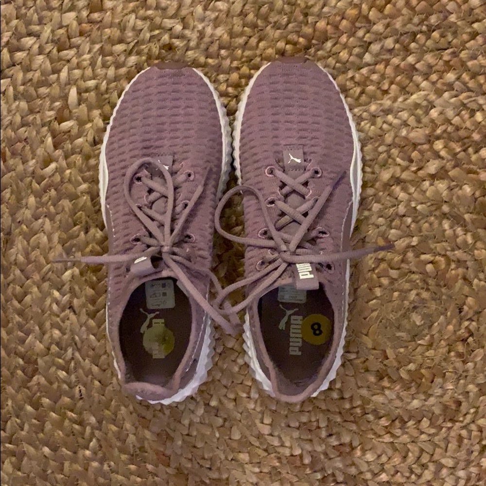 Muave colored puma sneakers